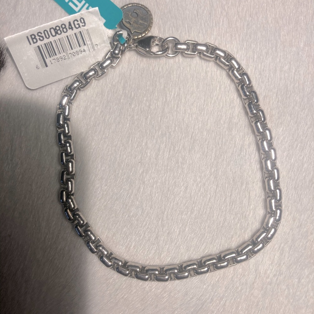 Men’s white gold bracelet 81/2 inches.